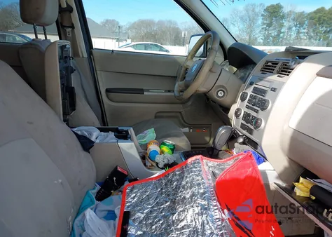 2008 Mercury Mariner V6 z USA, uszkodzony, nr VIN 4M2CU811X8KJ34869